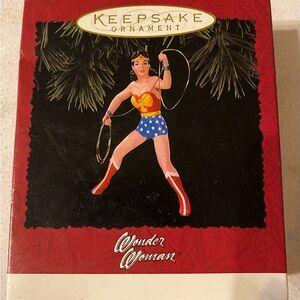 SOLD*****Hallmark Keepsake Vintage 1995 Wonder Woman Ornament